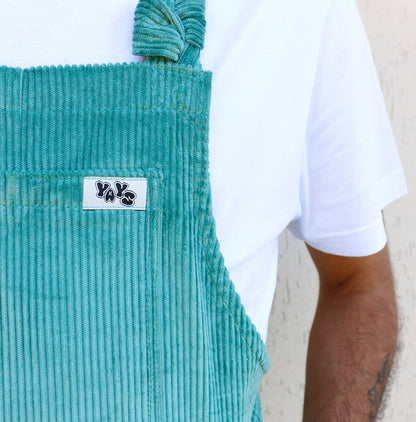 close-up, male model posing in YAYS PRIMO Jade Green, front pocket and logo tag detail